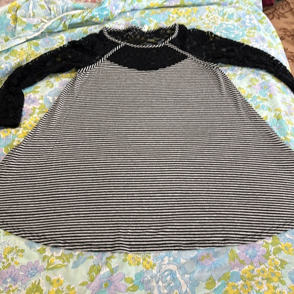 Emerald black lace and black white striped long sleeve shirt - Picture 5 of 5